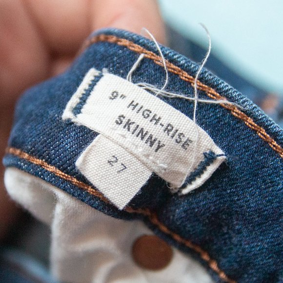 Madewell 9" High Rise Skinny Dark Wash Distressed Hole Jeans Size 27 - Picture 5 of 12